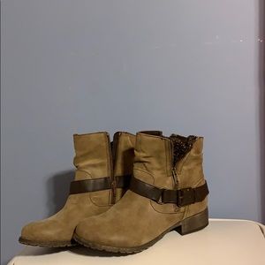 Lady’s tan ankle boots, Jellypop brand